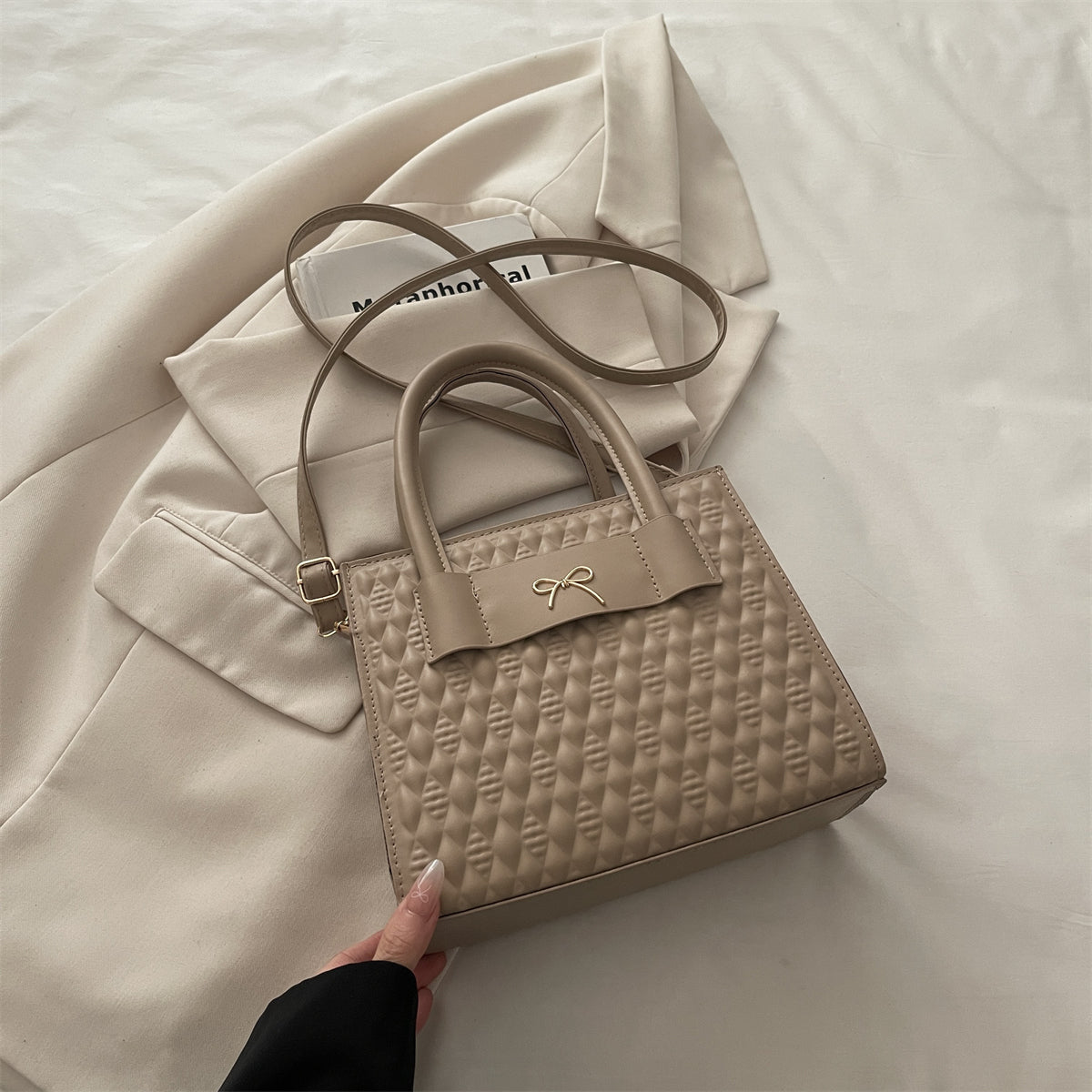 Modern Chic All-Season PU/Artificial Leather/Microfiber Leather Women's Shoulder Bags Tote Bags | Color: Khaki | Image 1