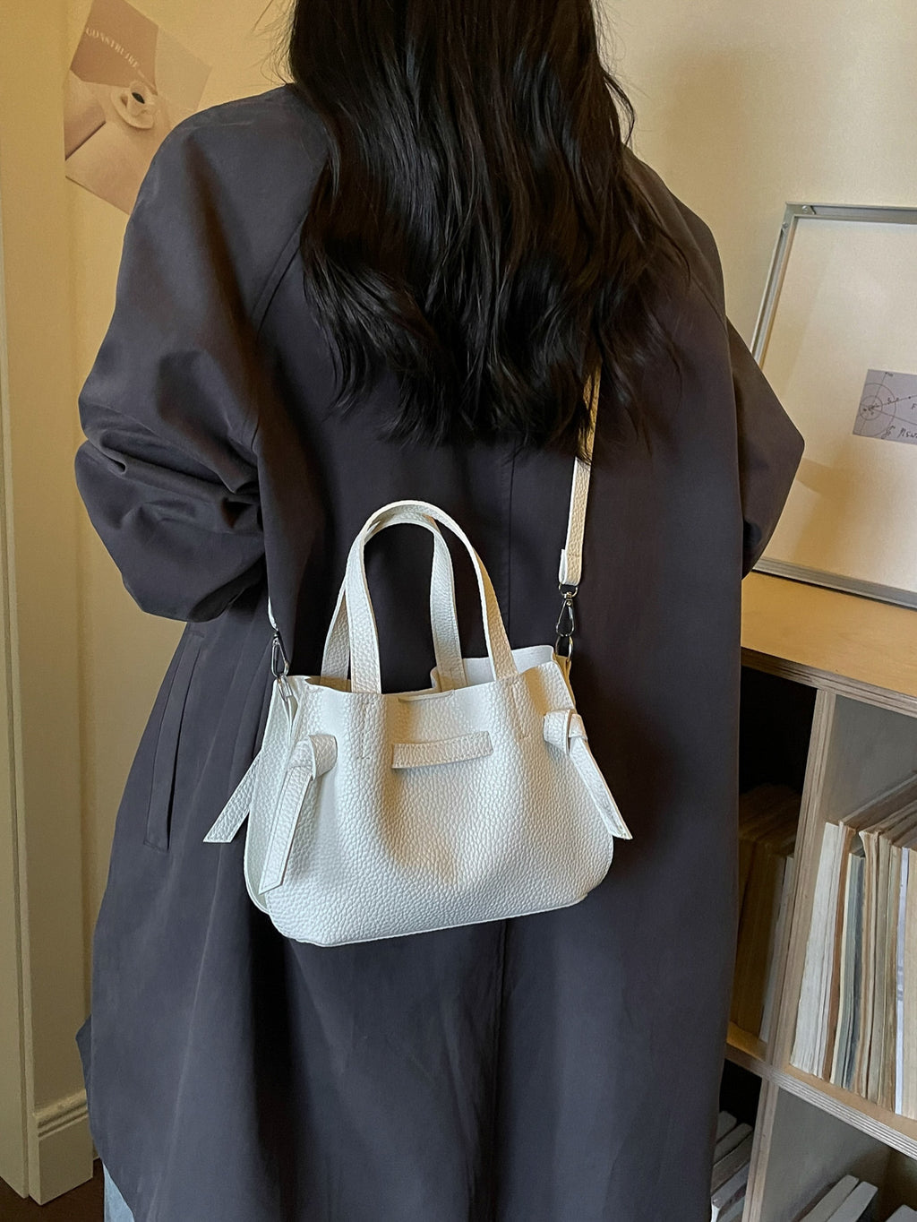 Modern Chic All-Season PU/Artificial Leather/Microfiber Leather Women's Shoulder Bags Other Bags | Color: White | Image 1