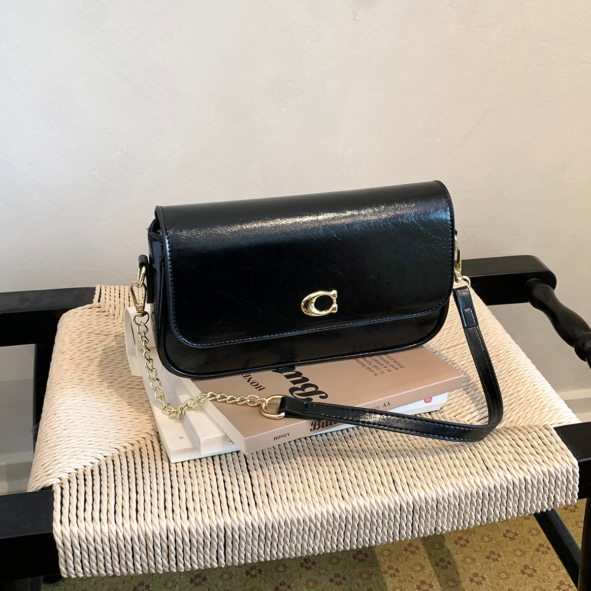 Modern Chic All-Season PU/Artificial Leather/Microfiber Leather Women's Handbags Other Bags | Color: Black | Image 1