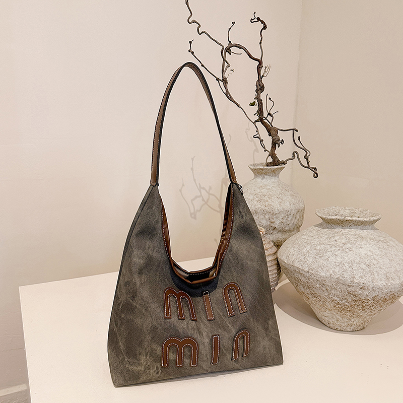 Modern Chic All-Season PU/Artificial Leather/Microfiber Leather Women's Handbags Other Bags | Color: Black | Image 1