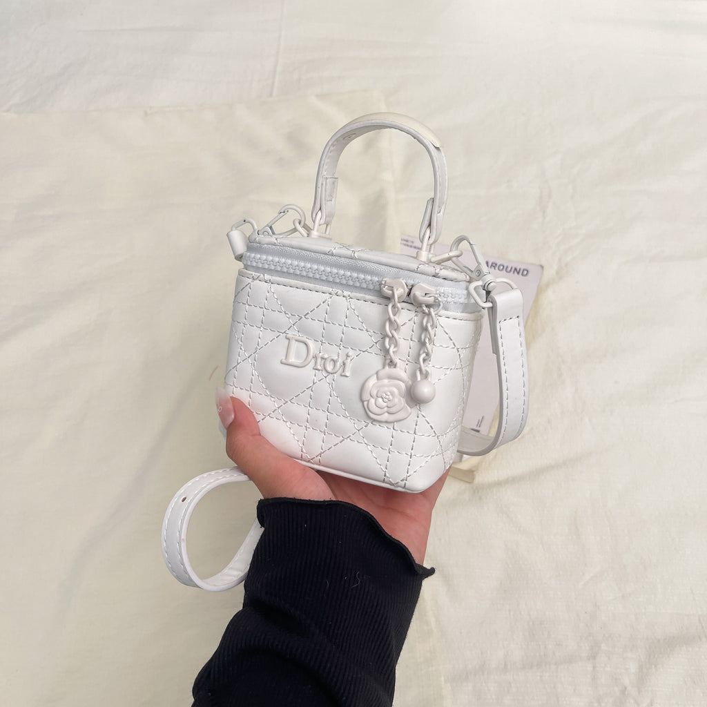 Modern Chic All-Season PU/Artificial Leather/Microfiber Leather Women's Handbags Other Bags | Color: White | Image 1