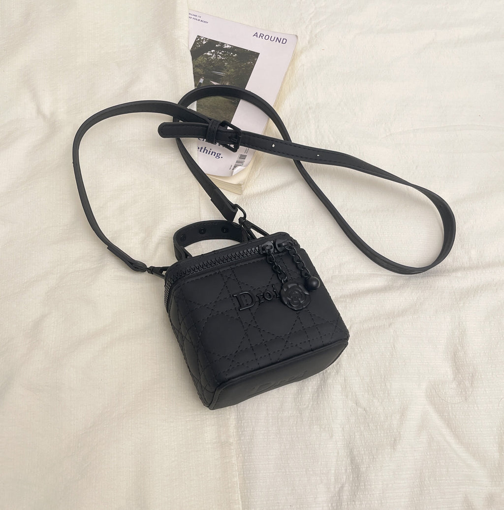 Modern Chic All-Season PU/Artificial Leather/Microfiber Leather Women's Handbags Other Bags | Color: Black | Image 2