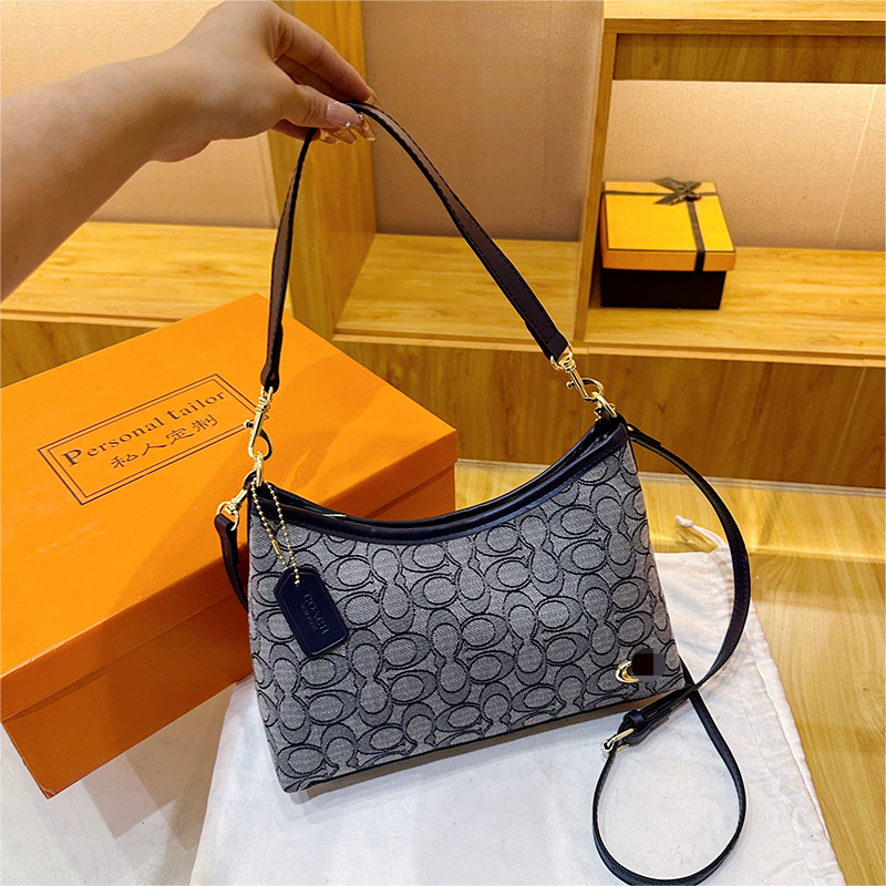 Modern Chic All-Season PU/Artificial Leather/Microfiber Leather Women's Handbags Other Bags | Color: Grey | Image 3