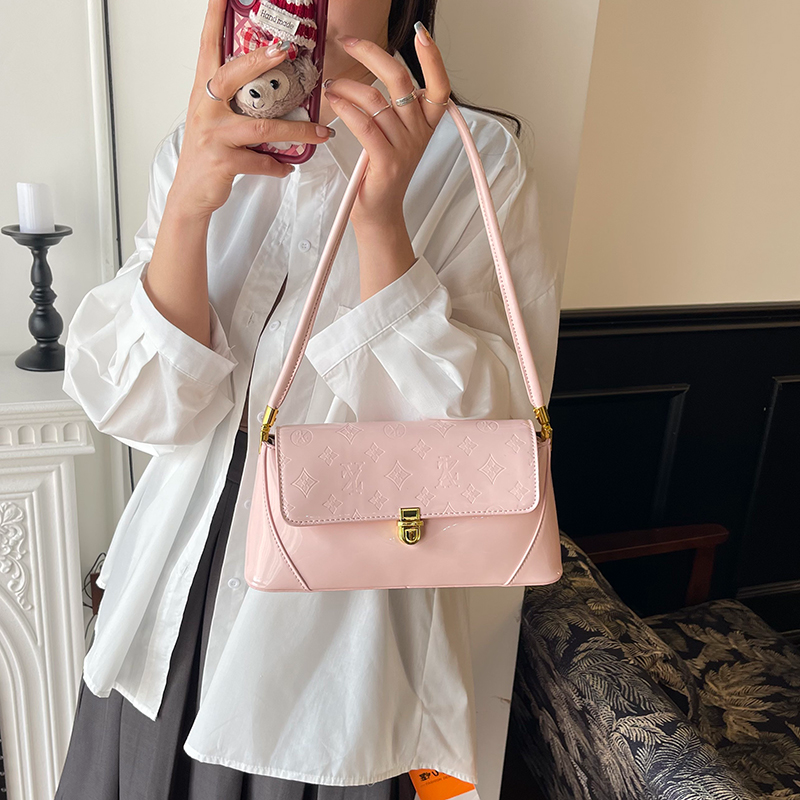 Modern Chic All-Season Patent Leather/Glossy Women's Shoulder Bags Underarm Bags | Color: Pink | Image 1