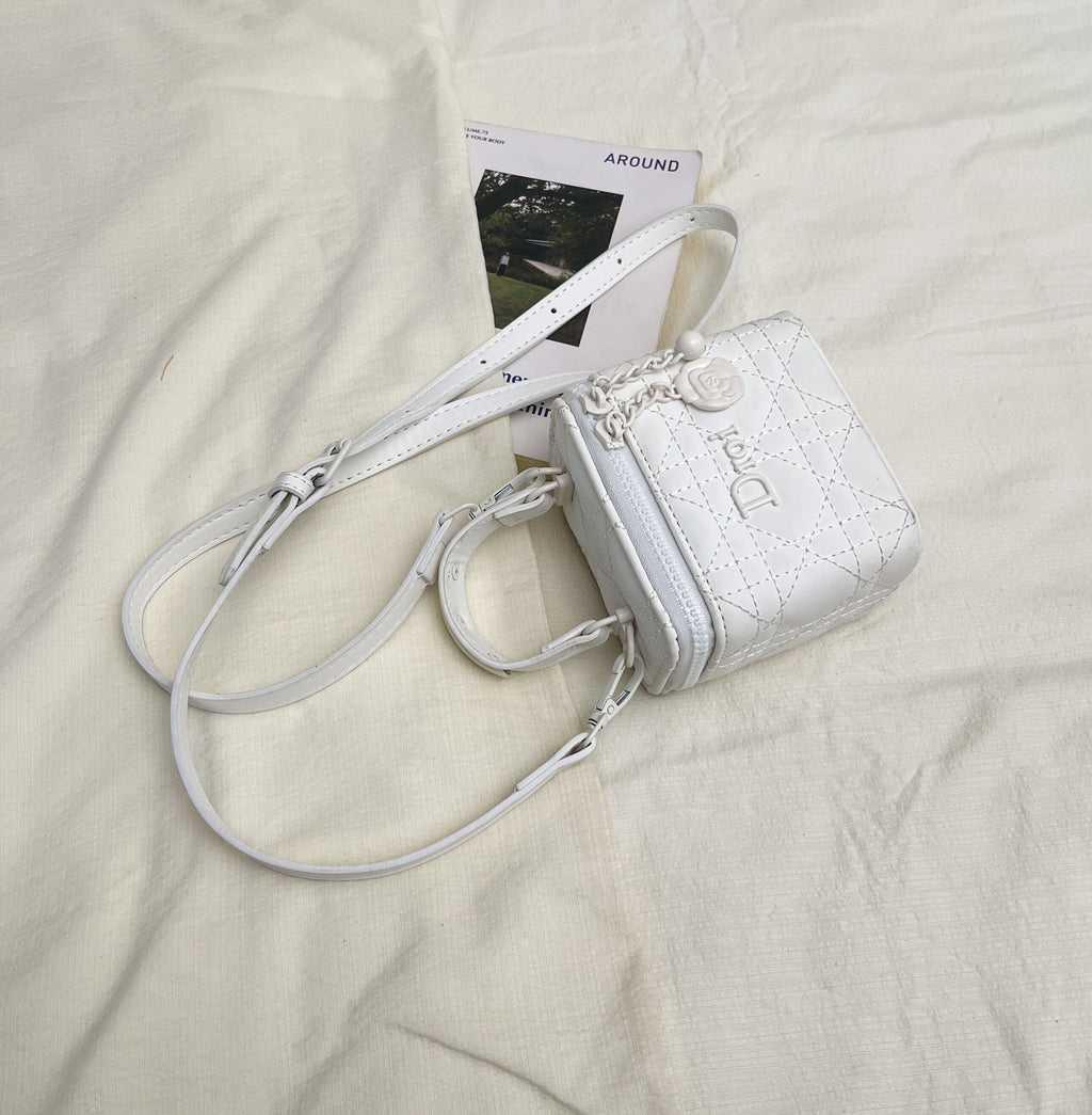 Modern Chic All-Season PU/Artificial Leather/Microfiber Leather Women's Handbags Other Bags | Color: White | Image 3
