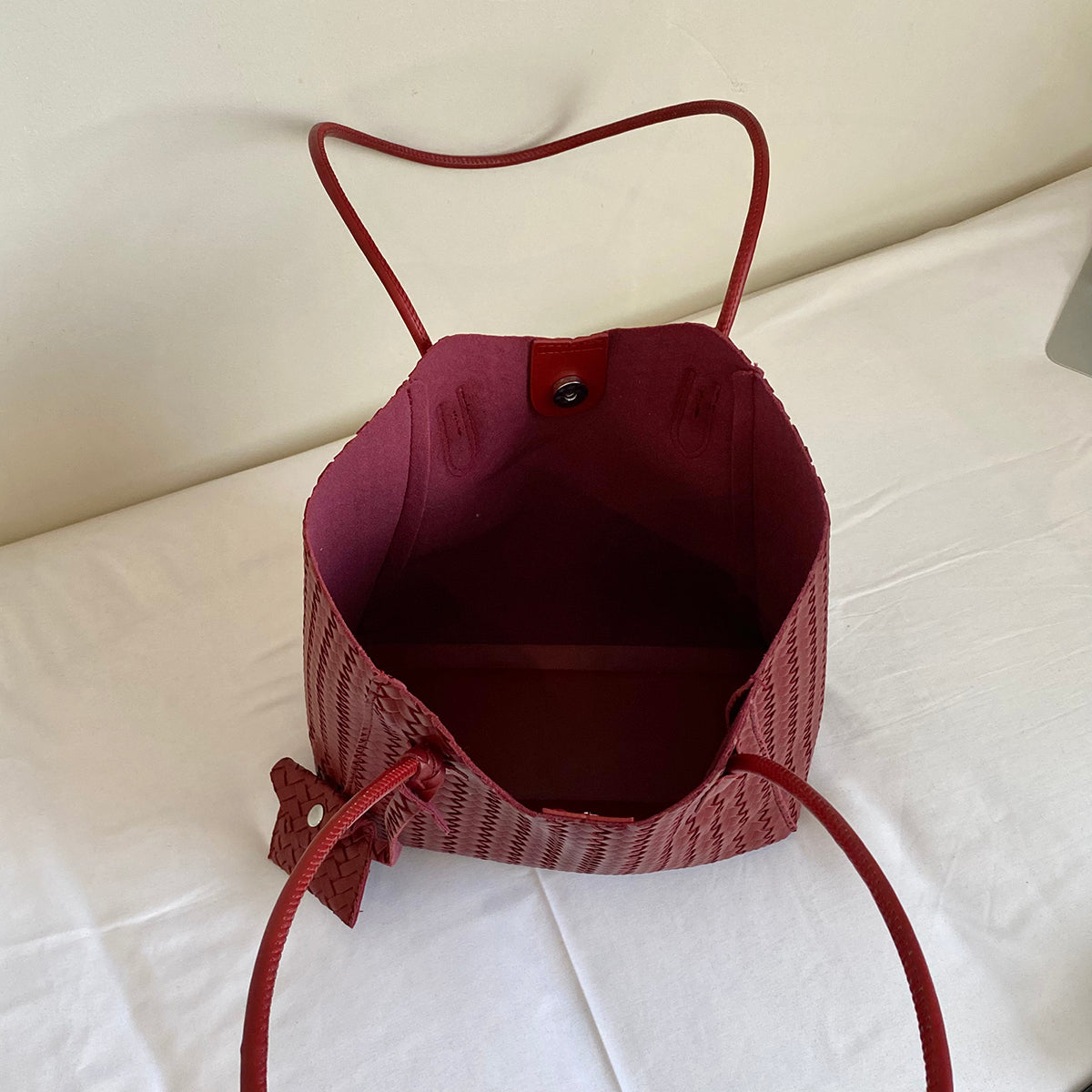 Trendy All-Season PU/Artificial Leather/Microfiber Leather Women's Handbags Tote Bags | Color: Red | Image 2