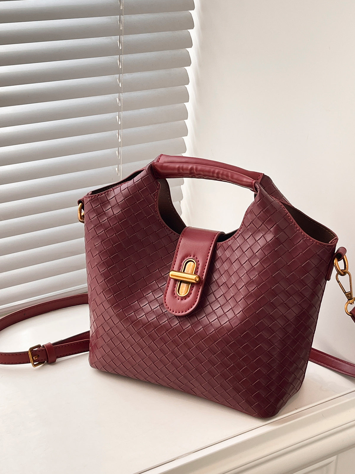 Modern Chic All-Season PU/Artificial Leather/Microfiber Leather Women's Crossbody Bags Other Bags | Color: Red | Image 3