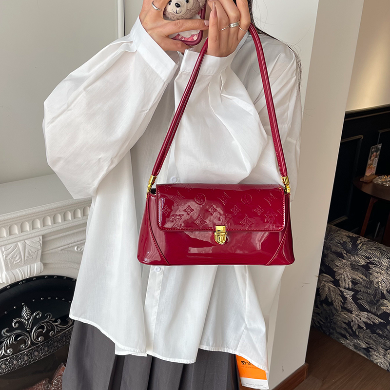 Modern Chic All-Season Patent Leather/Glossy Women's Shoulder Bags Underarm Bags | Color: Red | Image 3