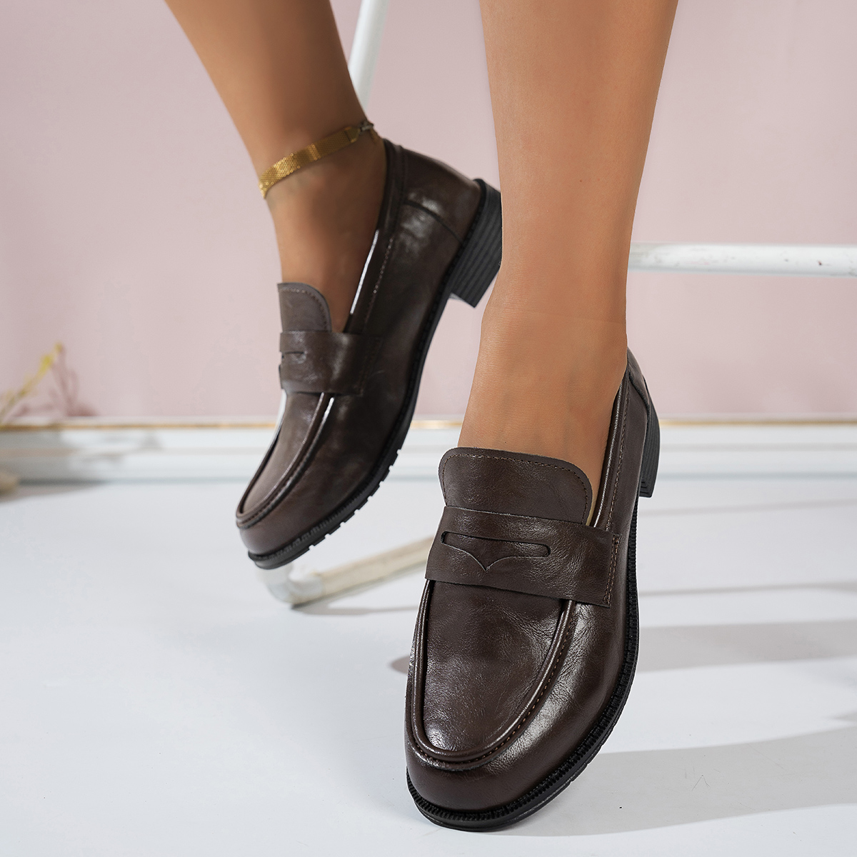 Modern Chic All-Season PU/Artificial Leather/Microfiber Leather Women's Flat Shoes | Color: Brown | Image 1
