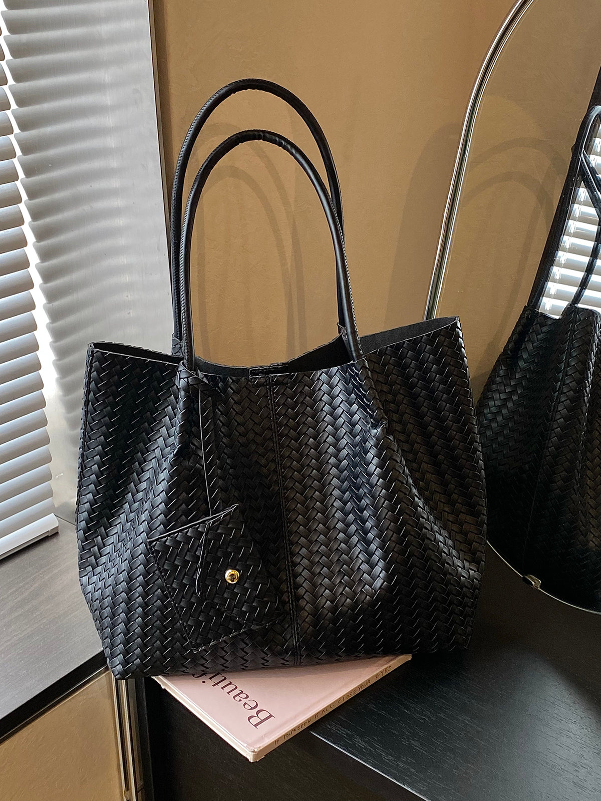 Trendy All-Season PU/Artificial Leather/Microfiber Leather Women's Shoulder Bags Tote Bags | Color: Black | Image 3