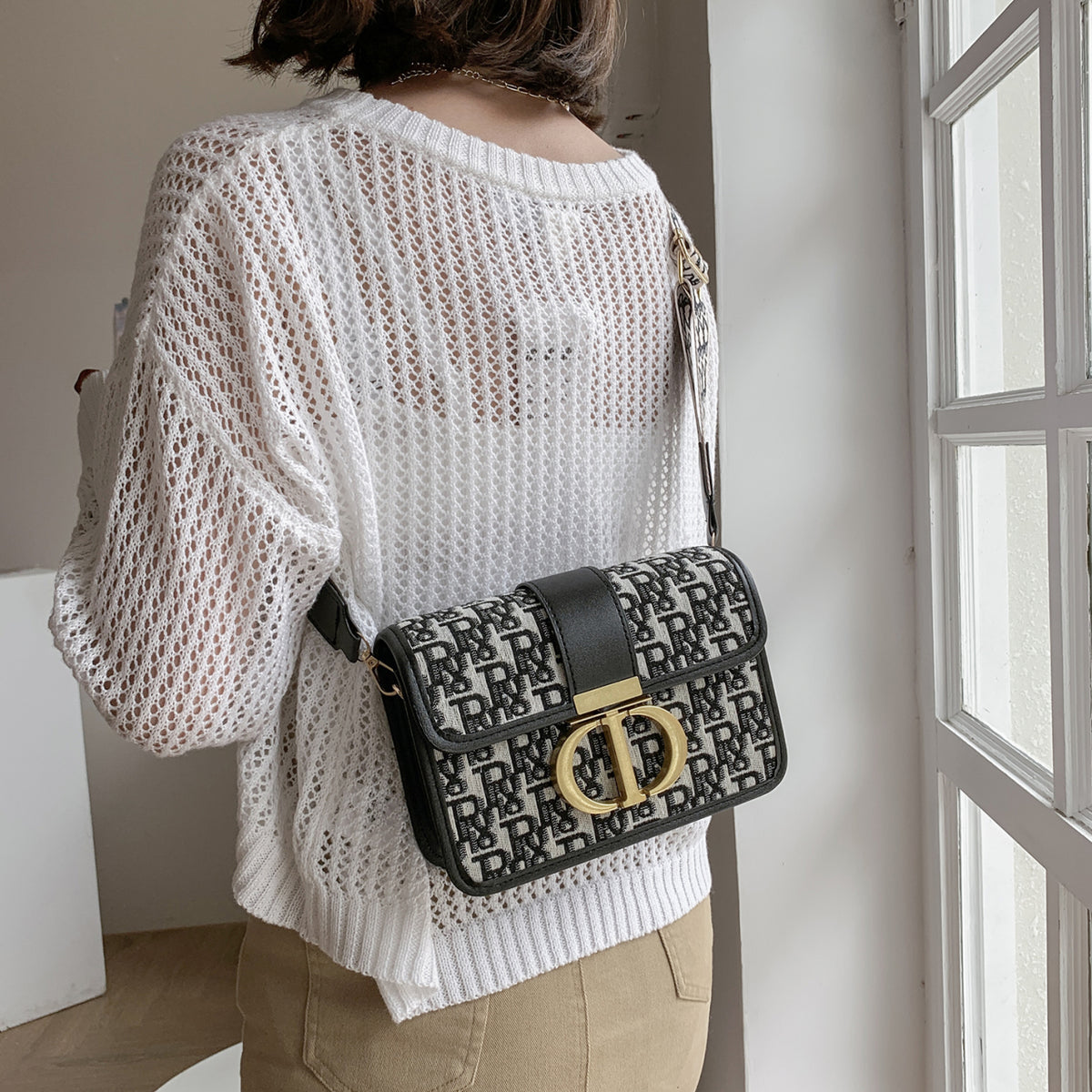 Modern Chic All-Season Cloth / Textile Women's Crossbody Bags Box Bags | Color: Black | Image 2
