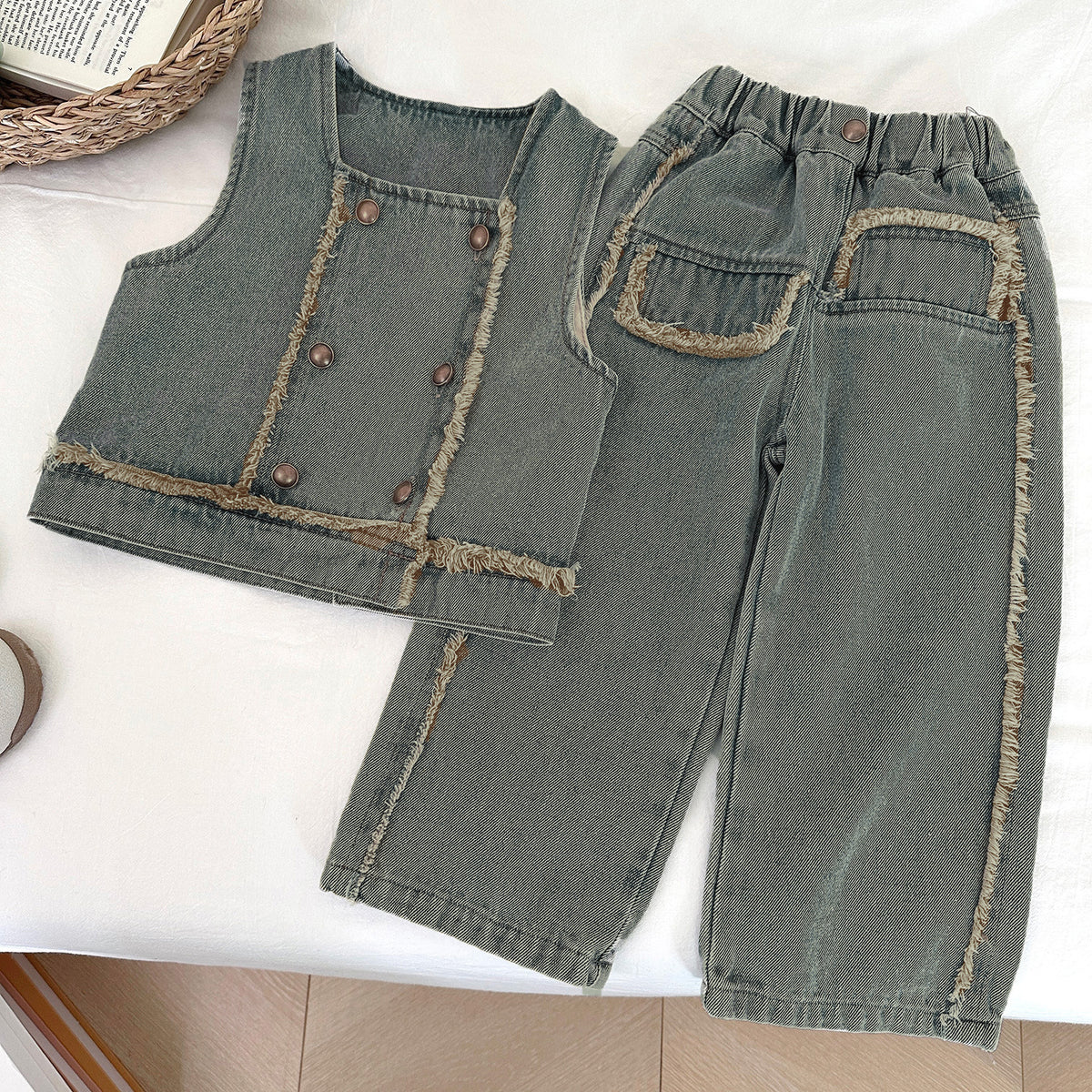 Trendy Autumn 3-Piece Girls' Pants Suit, Ages 2-9 | Color: Grey | Image 2