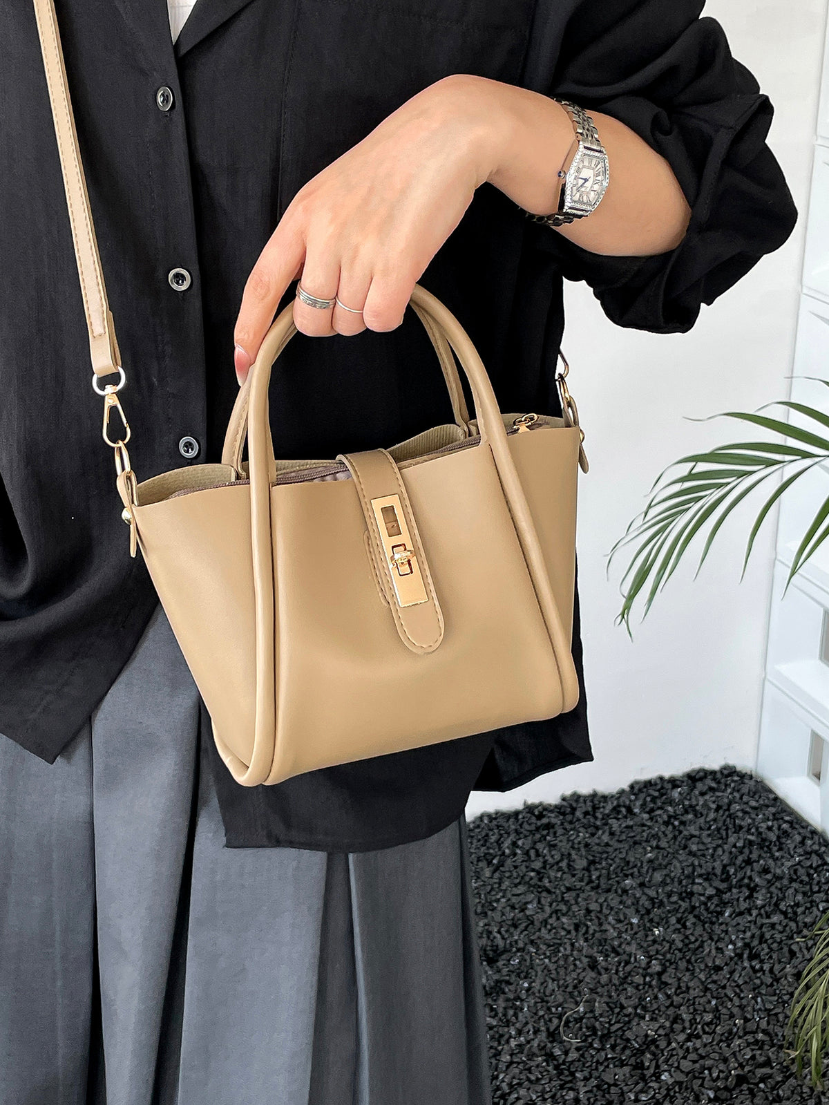 Modern Chic All-Season PU/Artificial Leather/Microfiber Leather Women's Crossbody Bags Other Bags | Color: Khaki | Image 2