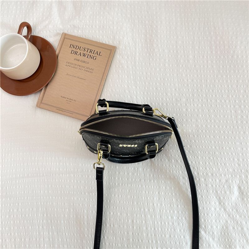 Modern Chic All-Season PU/Artificial Leather/Microfiber Leather Women's Handbags Other Bags | Color: Black | Image 2