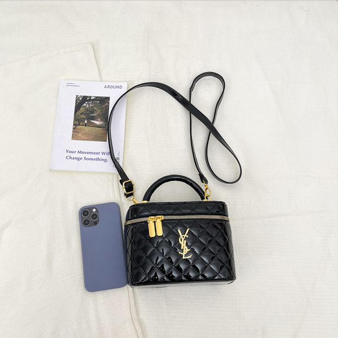 Modern Chic All-Season PU/Artificial Leather/Microfiber Leather Women's Crossbody Bags Box Bags | Color: Black | Image 1