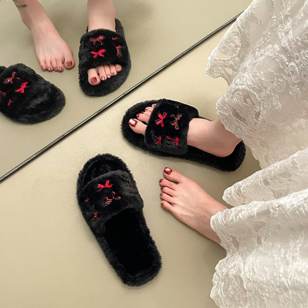 Modern Chic All-Season Cloth / Textile Women's Home Slippers | Color: Black | Image 2