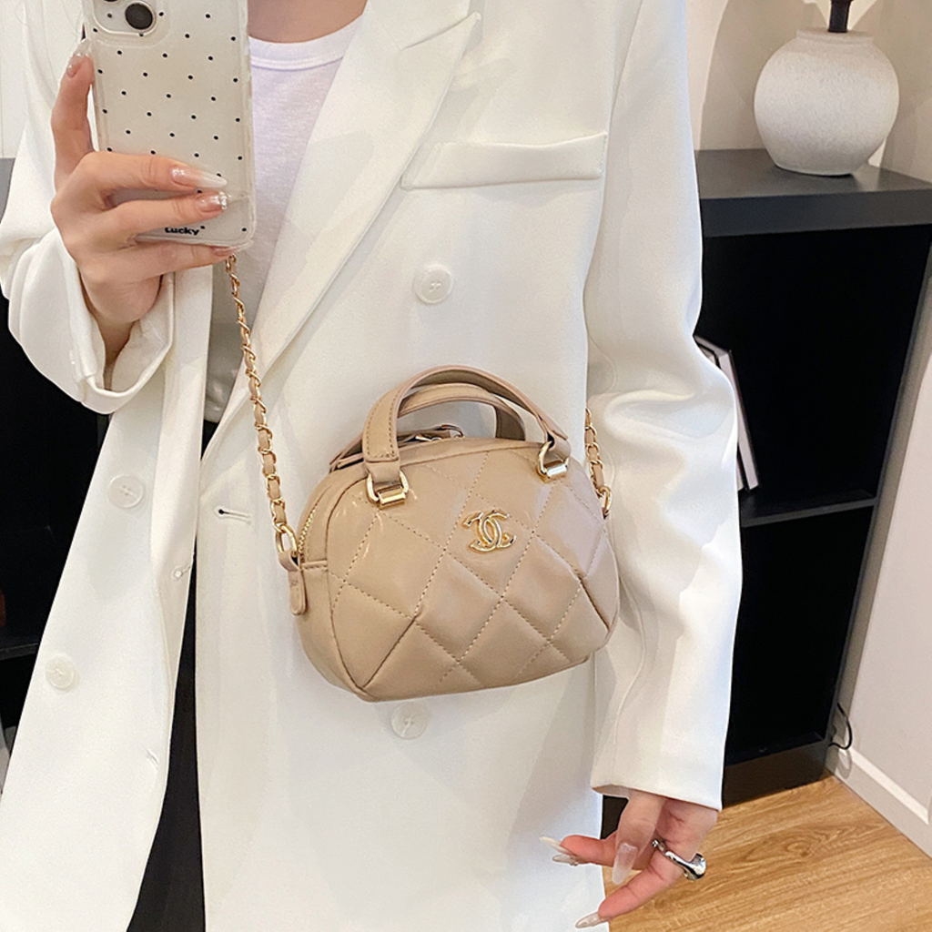 Modern Chic All-Season PU/Artificial Leather/Microfiber Leather Women's Handbags Other Bags | Color: Khaki | Image 1