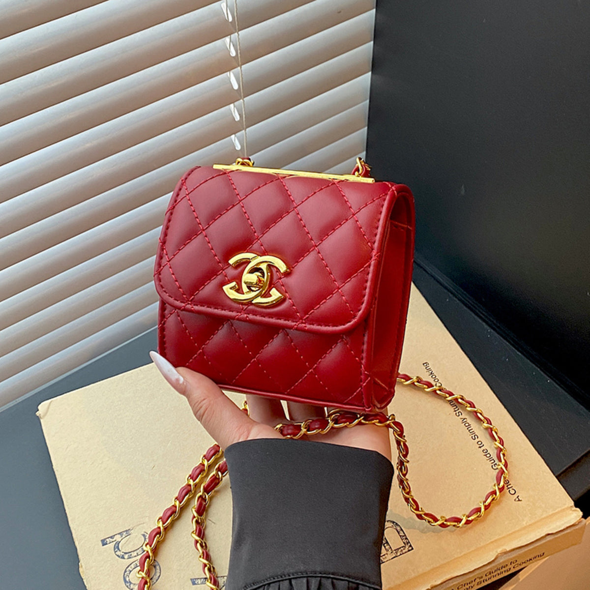 Modern Chic All-Season PU/Artificial Leather/Microfiber Leather Women's Handbags Other Bags | Color: Red | Image 3
