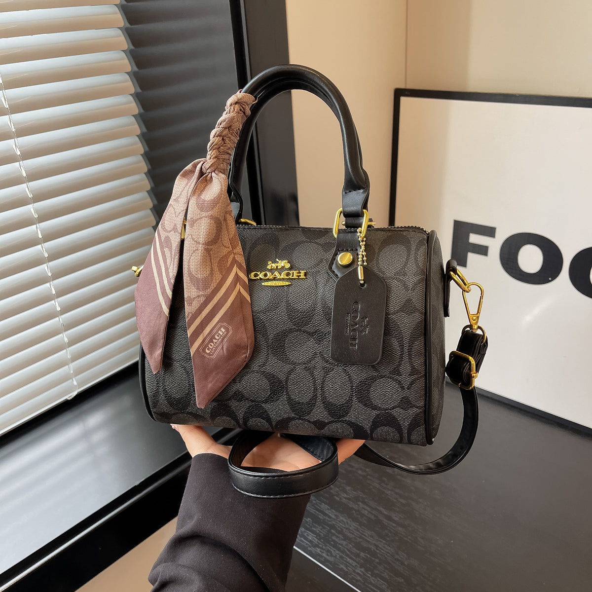 Modern Chic All-Season PU/Artificial Leather/Microfiber Leather Women's Crossbody Bags Other Bags | Color: Black | Image 2