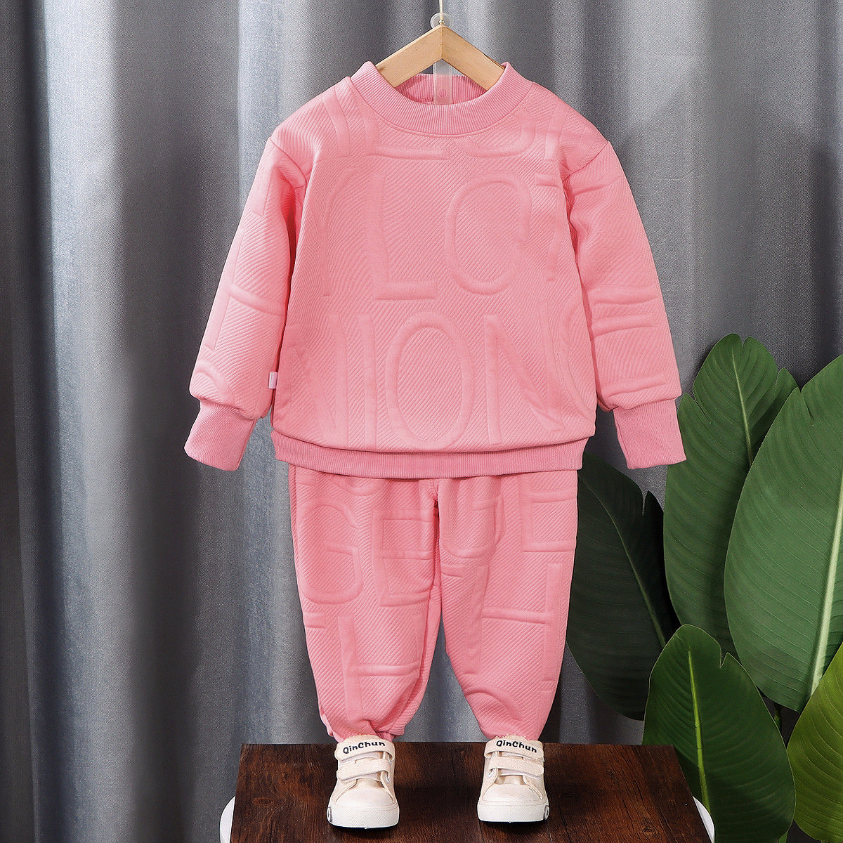 Minimalist Autumn Jacquard Weave 2-Piece Unisex Kids' Pants Suit, Ages 1-6 | Color: Pink | Image 1