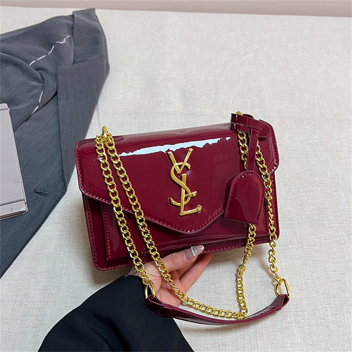 Modern Chic All-Season PU/Artificial Leather/Microfiber Leather, Patent Leather/Glossy Women's Handbags Other Bags | Color: Red | Image 2