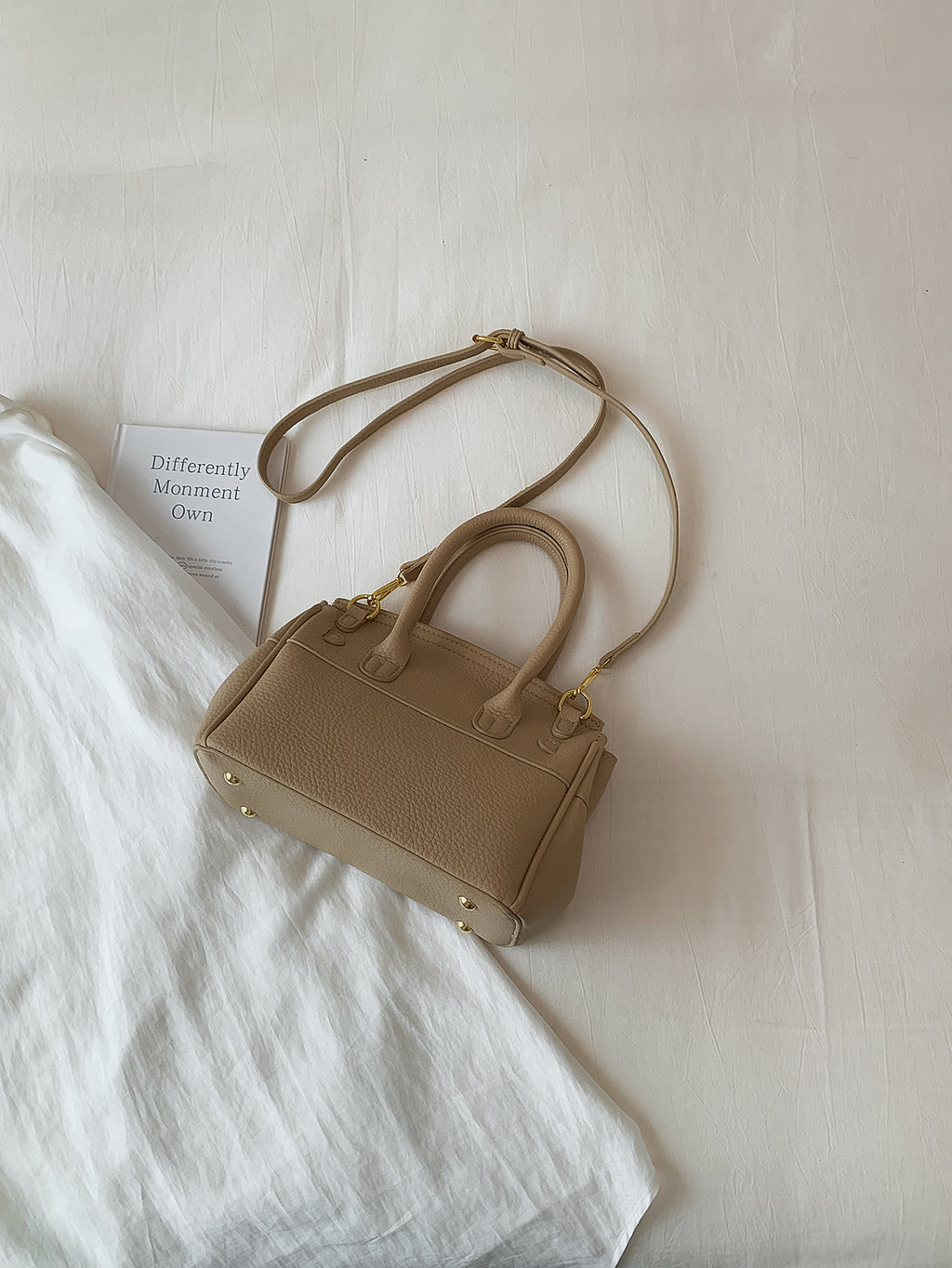Modern Chic All-Season PU/Artificial Leather/Microfiber Leather Women's Crossbody Bags Other Bags | Color: Khaki | Image 2