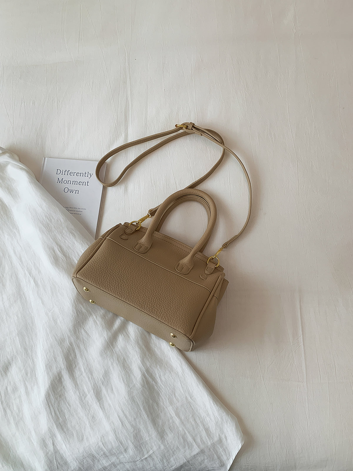 Modern Chic All-Season PU/Artificial Leather/Microfiber Leather Women's Crossbody Bags Other Bags | Color: Khaki | Image 2