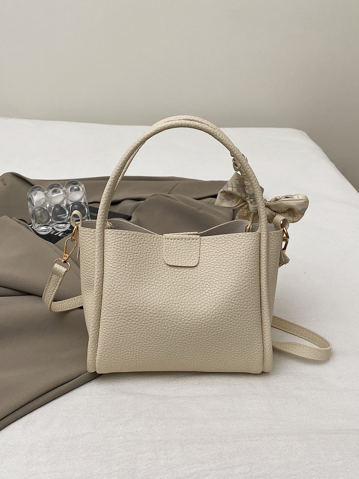 Modern Chic All-Season PU/Artificial Leather/Microfiber Leather Women's Handbags Other Bags | Color: White | Image 3