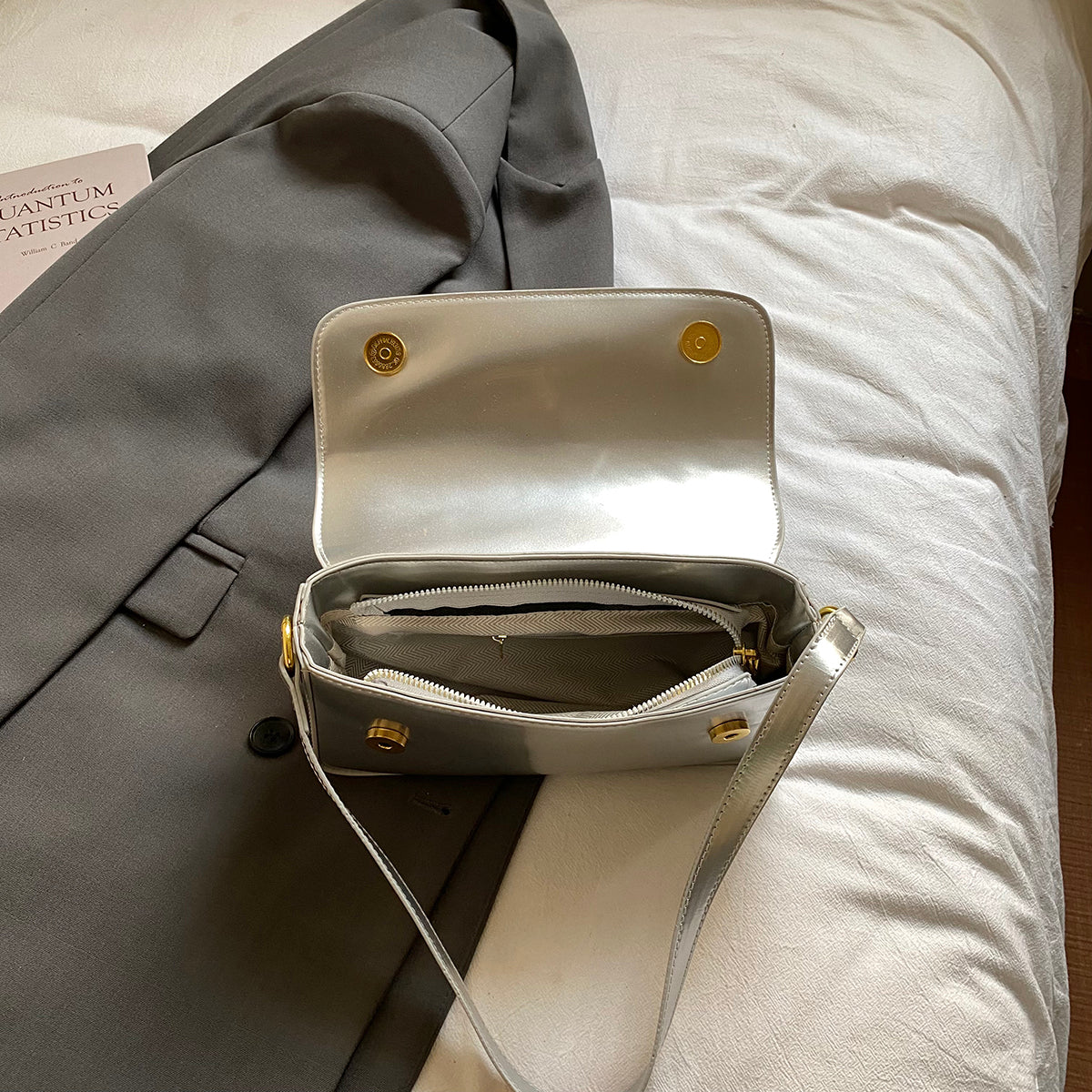 Modern Chic All-Season PU/Artificial Leather/Microfiber Leather Women's Handbags Other Bags | Color: Silver | Image 2