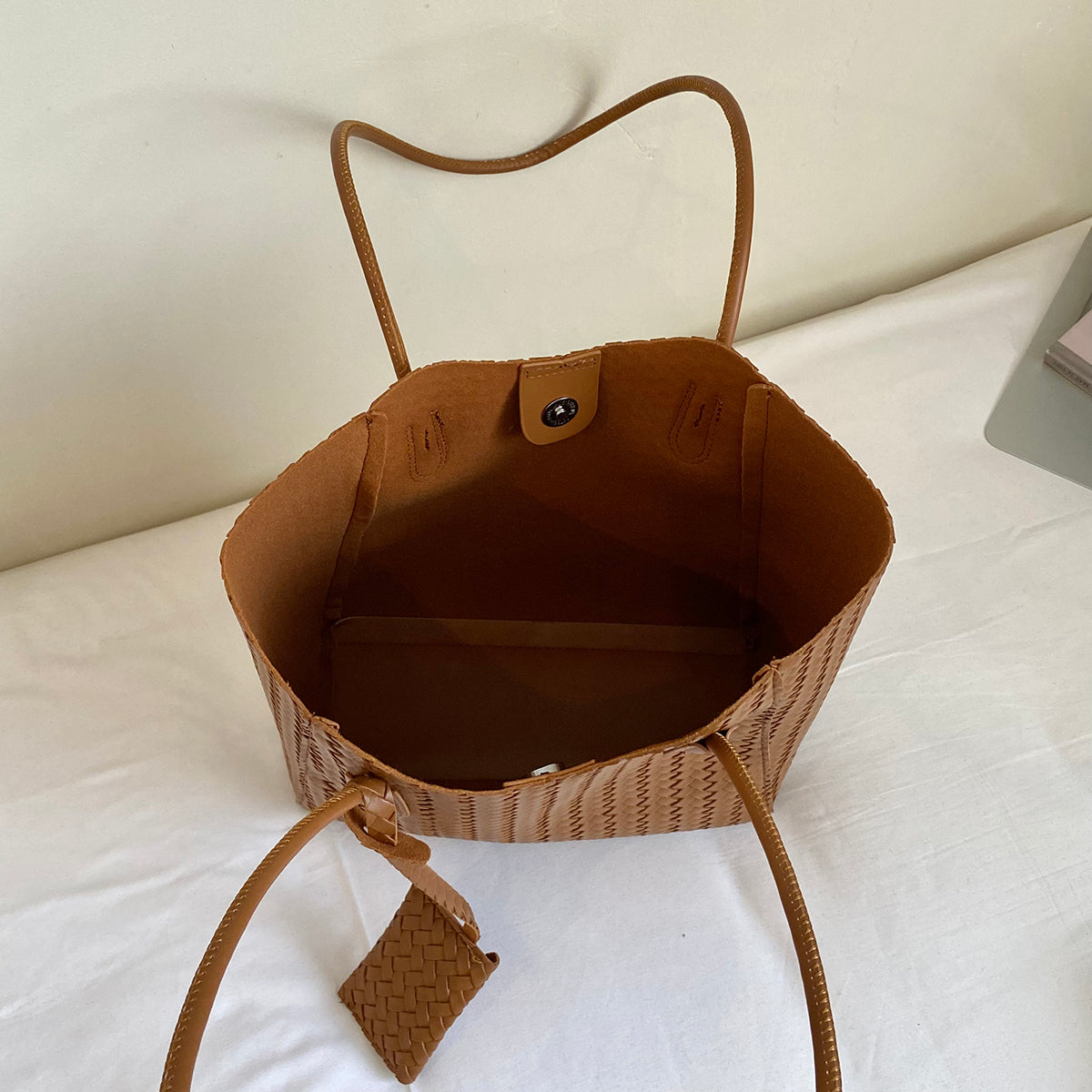 Trendy All-Season PU/Artificial Leather/Microfiber Leather Women's Handbags Tote Bags | Color: Brown | Image 2