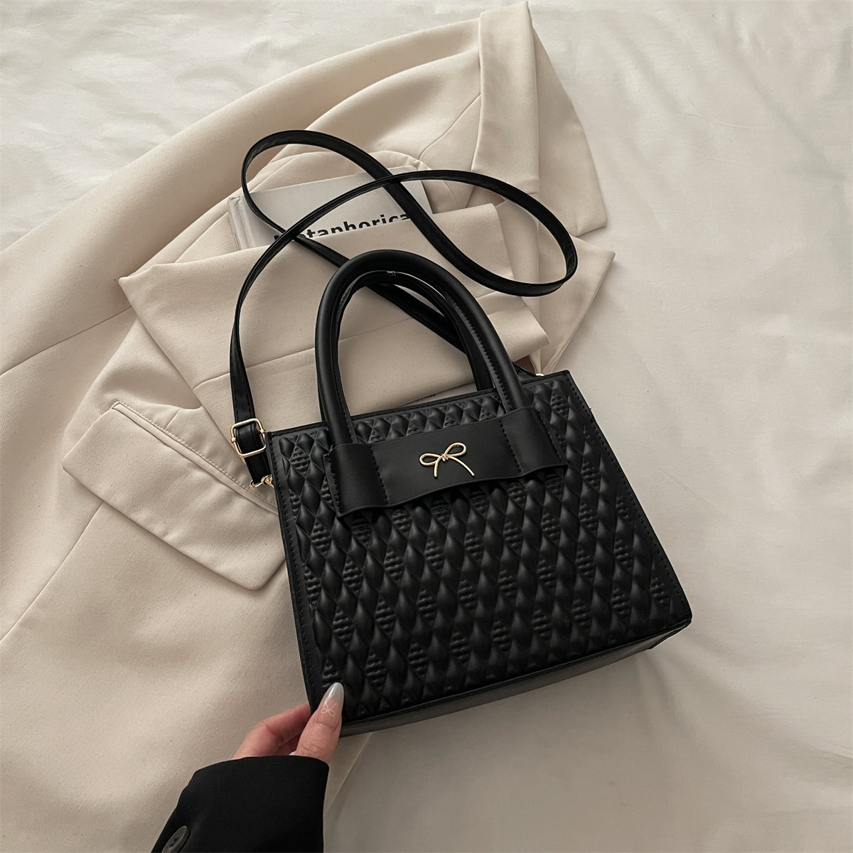 Modern Chic All-Season PU/Artificial Leather/Microfiber Leather Women's Shoulder Bags Tote Bags | Color: Black | Image 1