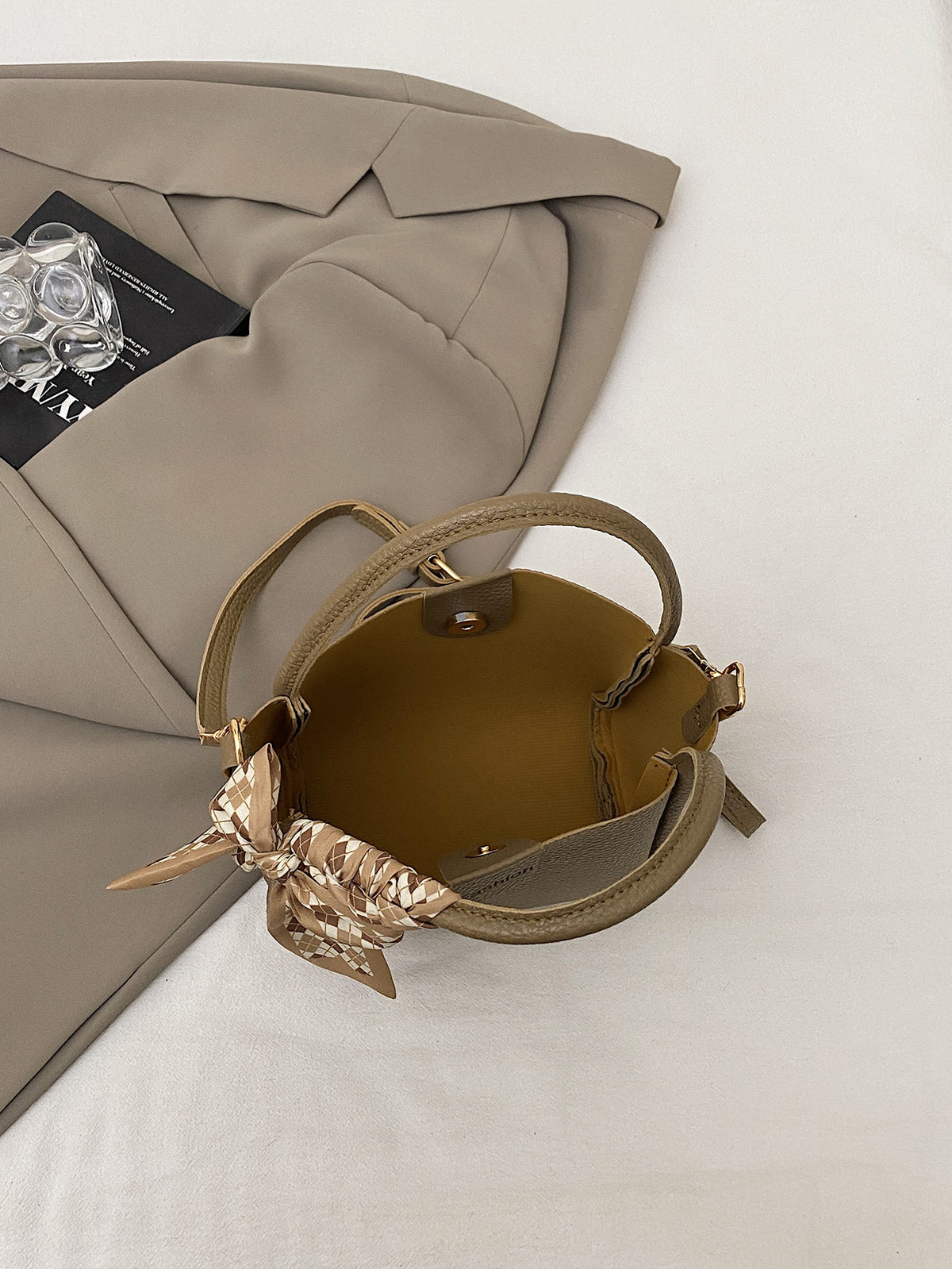 Modern Chic All-Season PU/Artificial Leather/Microfiber Leather Women's Handbags Other Bags | Color: Khaki | Image 2