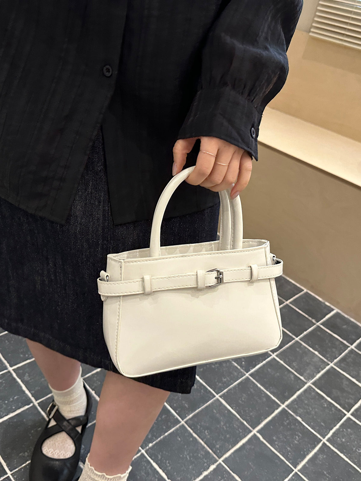 Modern Chic All-Season PU/Artificial Leather/Microfiber Leather Women's Crossbody Bags Box Bags | Color: White | Image 3