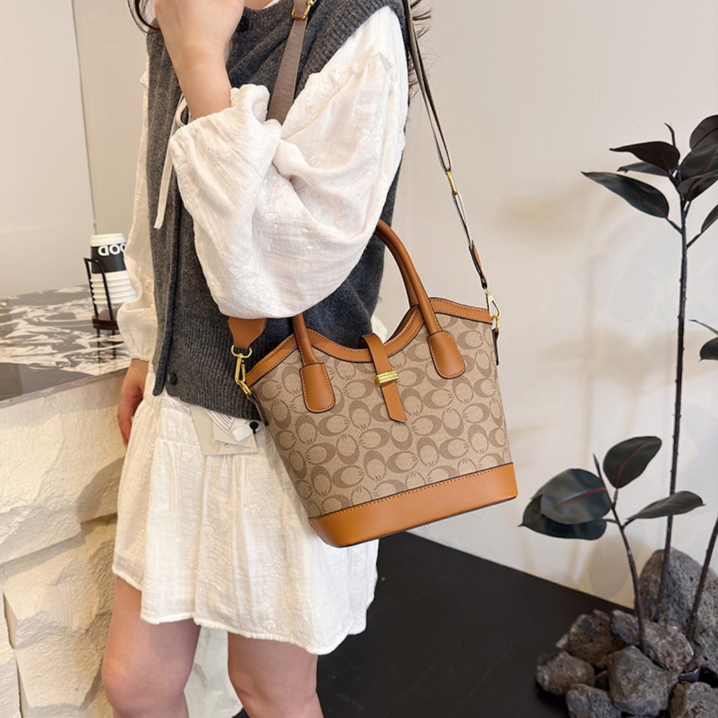 Modern Chic All-Season PU/Artificial Leather/Microfiber Leather Women's Crossbody Bags Other Bags | Color: Khaki | Image 3