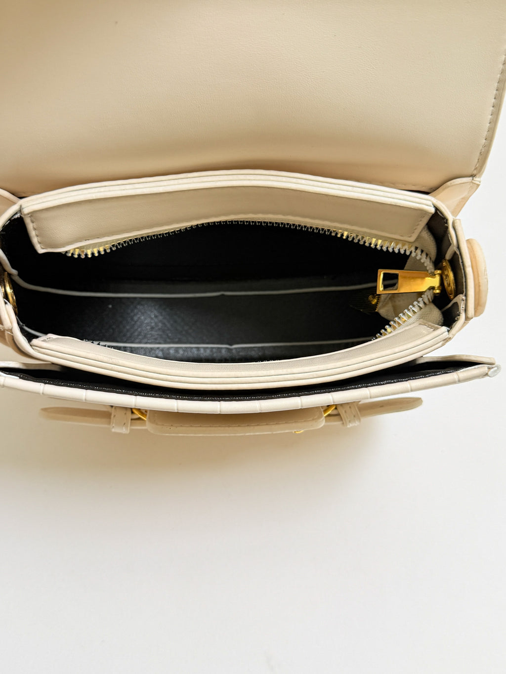 Modern Chic All-Season PU/Artificial Leather/Microfiber Leather Women's Crossbody Bags Saddle Bags | Color: White | Image 3