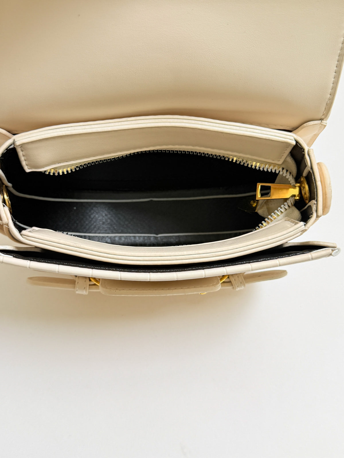Modern Chic All-Season PU/Artificial Leather/Microfiber Leather Women's Crossbody Bags Saddle Bags | Color: White | Image 3