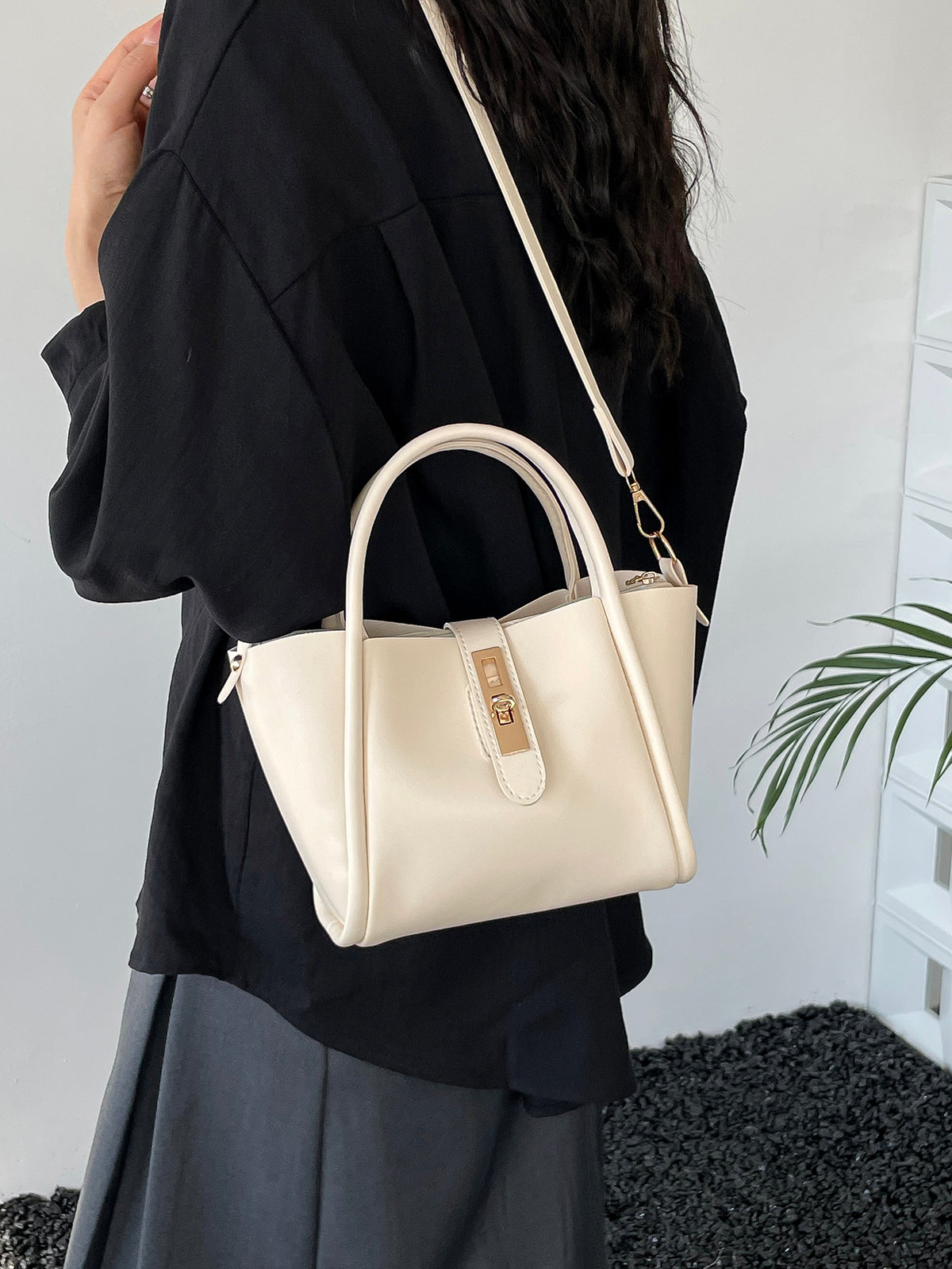 Modern Chic All-Season PU/Artificial Leather/Microfiber Leather Women's Crossbody Bags Other Bags | Color: White | Image 2