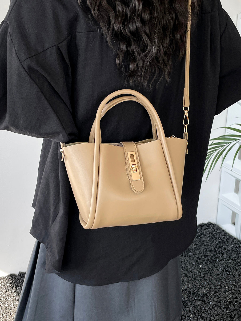 Modern Chic All-Season PU/Artificial Leather/Microfiber Leather Women's Crossbody Bags Other Bags | Color: Khaki | Image 3