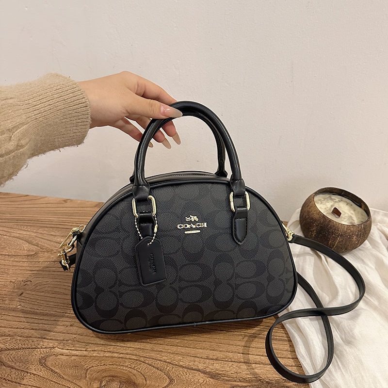 Modern Chic All-Season PU/Artificial Leather/Microfiber Leather Women's Handbags Other Bags | Color: Black | Image 3