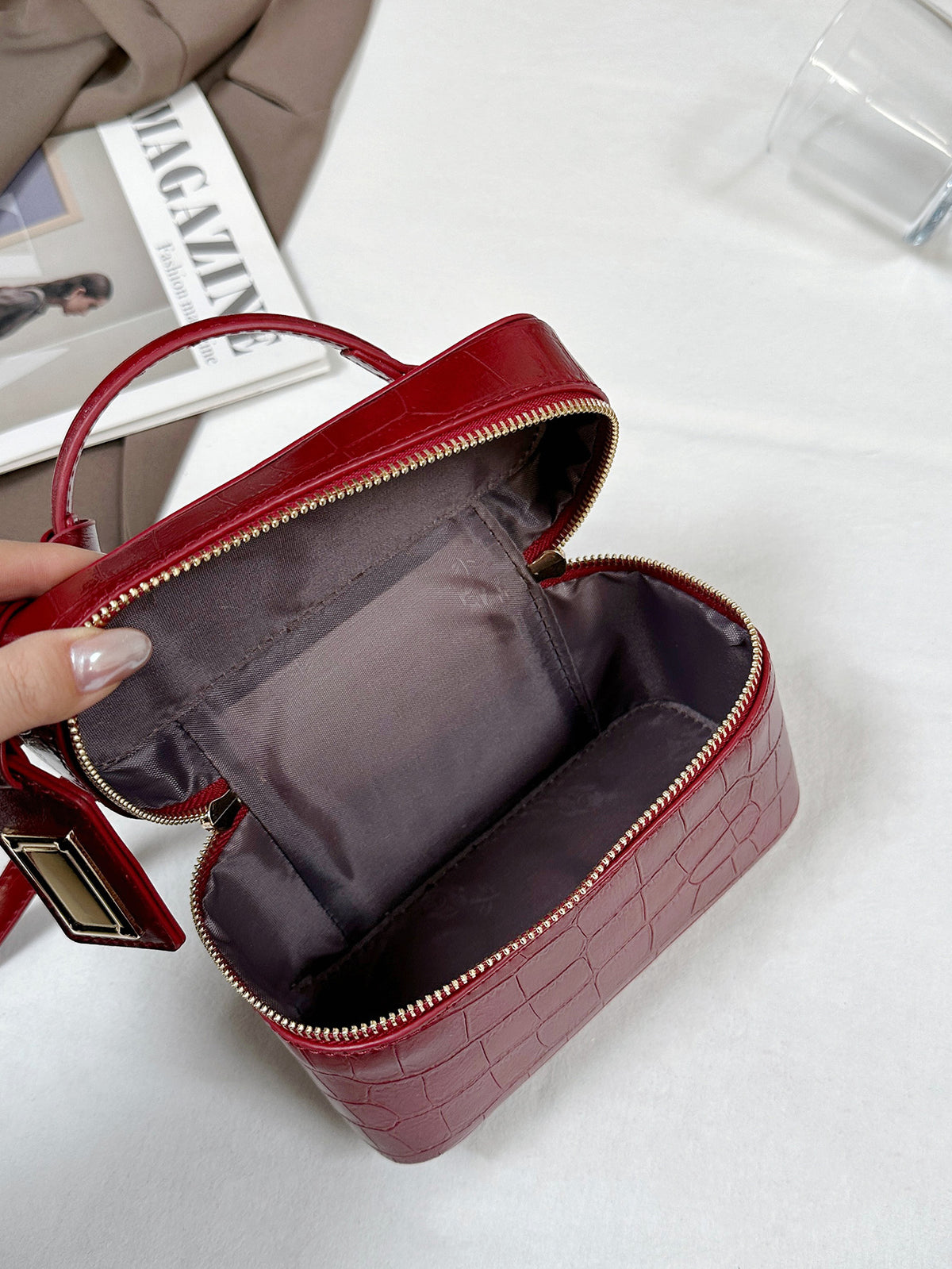 Modern Chic All-Season PU/Artificial Leather/Microfiber Leather Women's Crossbody Bags Box Bags | Color: Red | Image 2