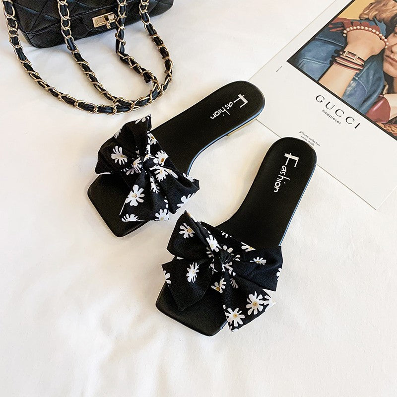 Modern Chic All-Season PU/Artificial Leather/Microfiber Leather Women's Flat Slippers | Color: Black | Image 1