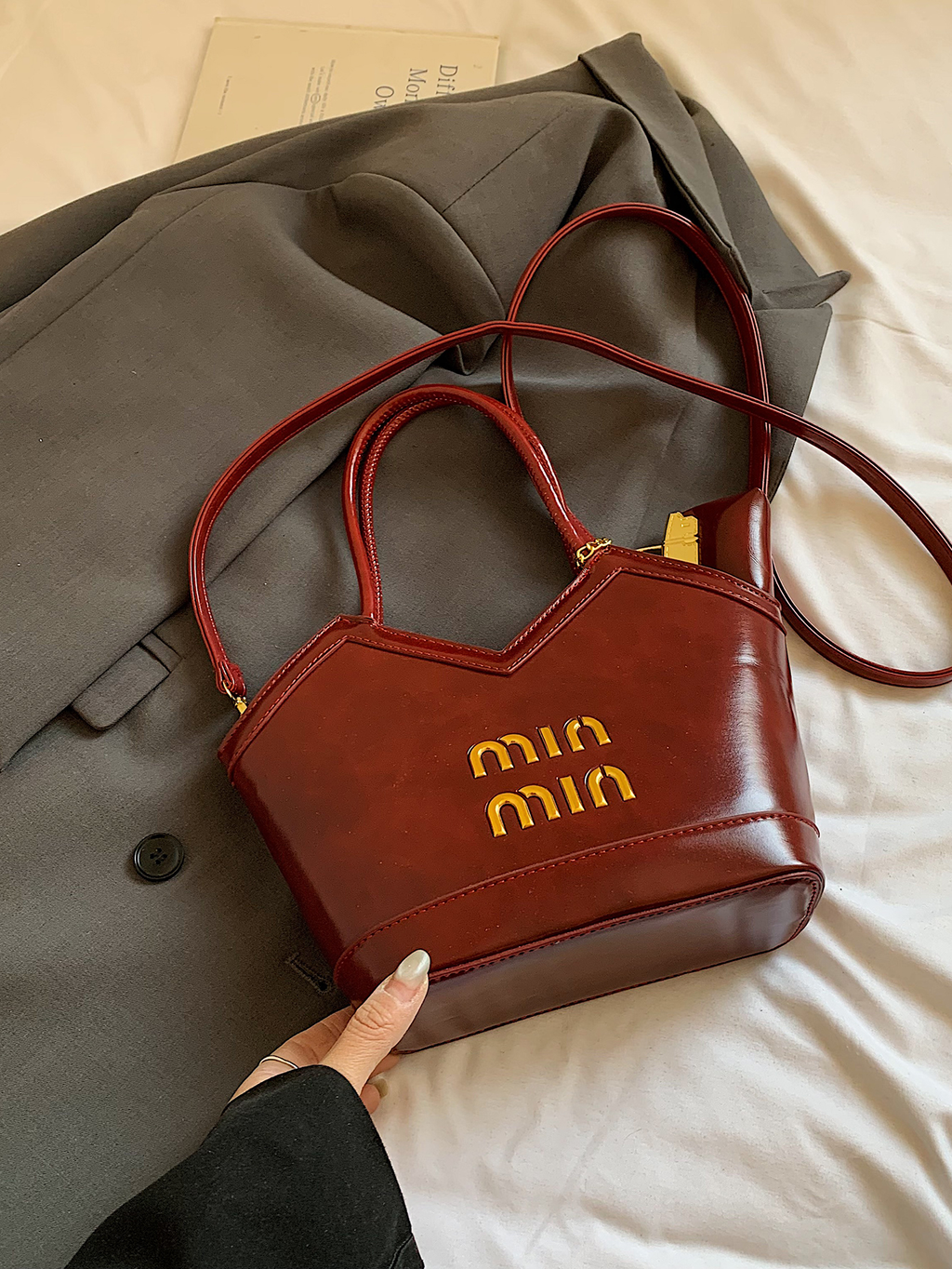 Modern Chic All-Season PU/Artificial Leather/Microfiber Leather Women's Crossbody Bags Other Bags | Color: Brick Red | Image 3