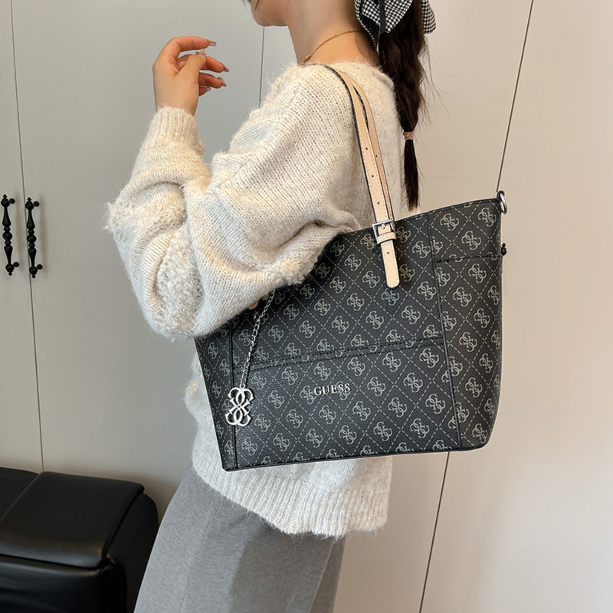 Modern Chic All-Season PU/Artificial Leather/Microfiber Leather, Cloth / Textile Women's Shoulder Bags Tote Bags | Color: Black | Image 1