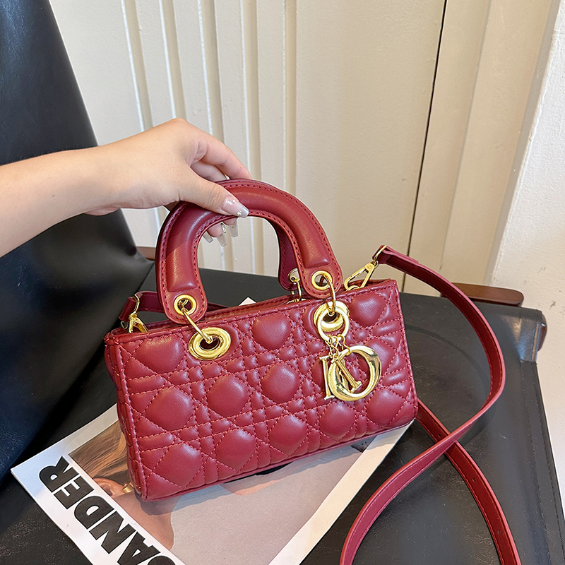Modern Chic All-Season PU/Artificial Leather/Microfiber Leather, Cloth / Textile Women's Crossbody Bags Box Bags | Color: Red | Image 3