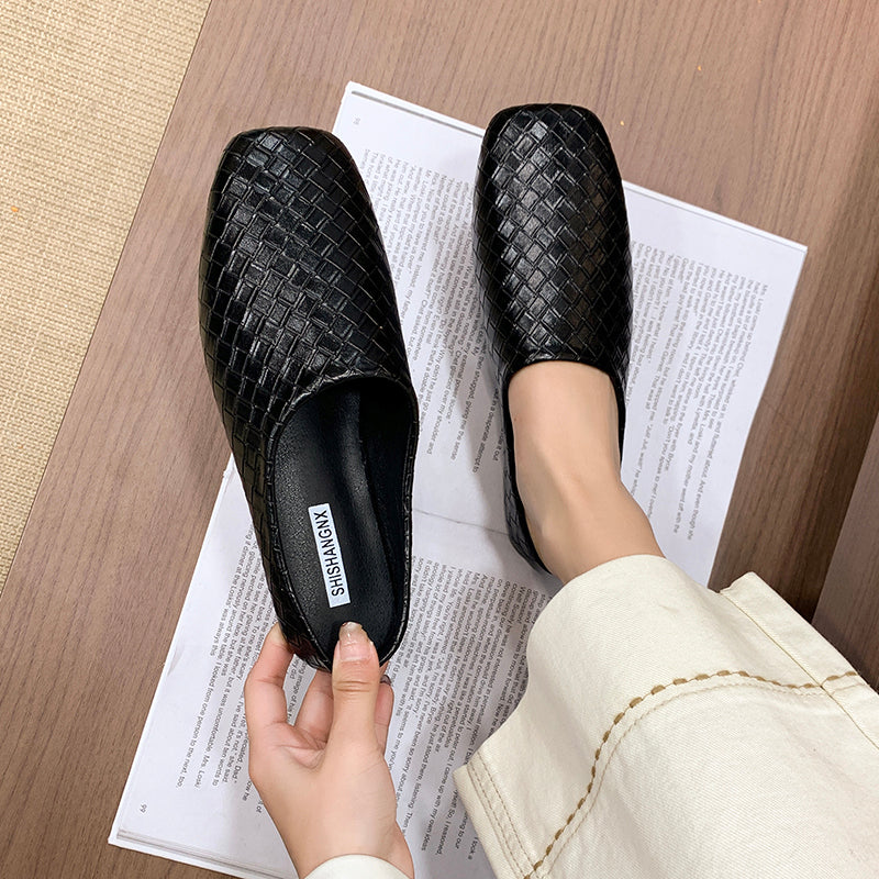 Modern Chic All-Season PU/Artificial Leather/Microfiber Leather Women's Flat Slippers | Color: Black | Image 1