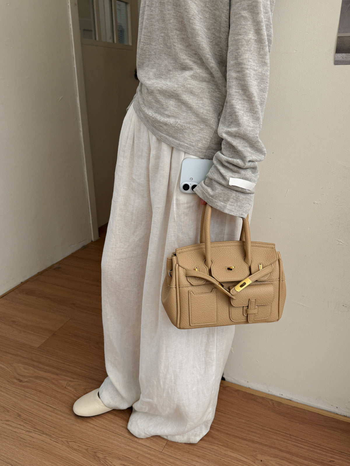 Modern Chic All-Season PU/Artificial Leather/Microfiber Leather Women's Crossbody Bags Other Bags | Color: Khaki | Image 1