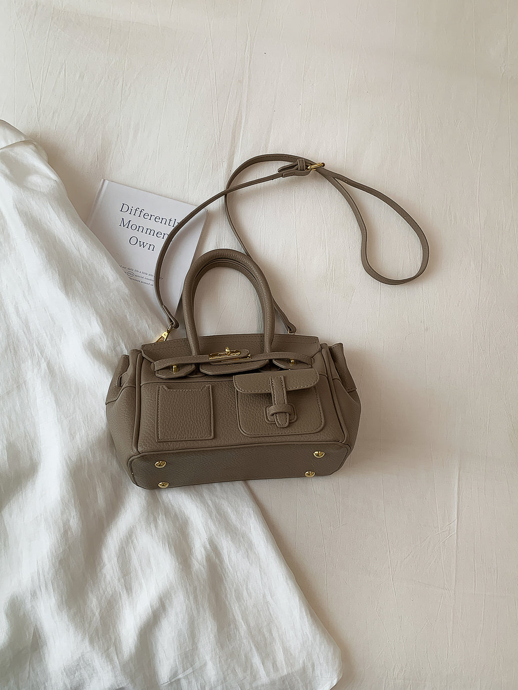 Modern Chic All-Season PU/Artificial Leather/Microfiber Leather Women's Crossbody Bags Other Bags | Color: Grey | Image 3