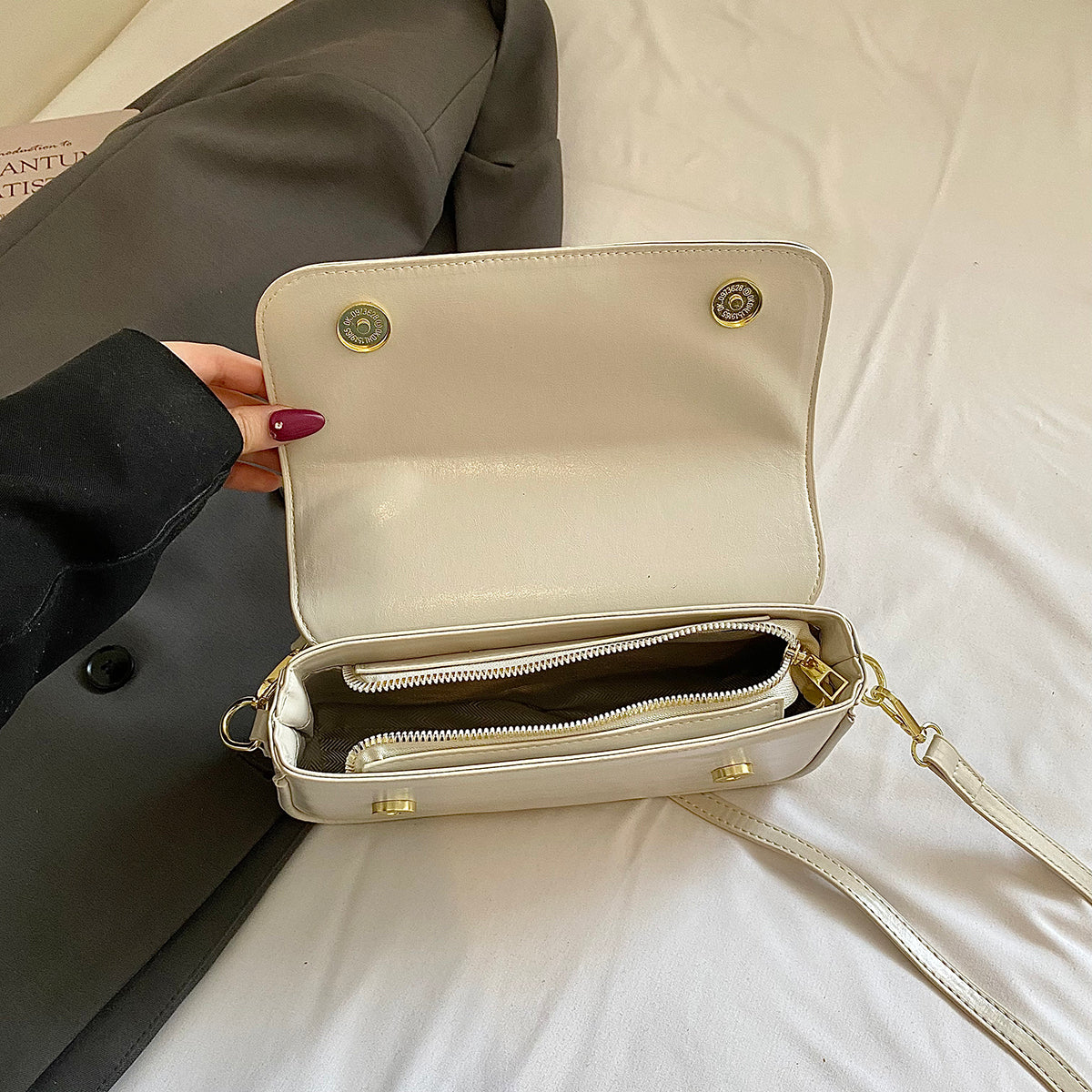 Modern Chic All-Season PU/Artificial Leather/Microfiber Leather Women's Handbags Other Bags | Color: Khaki | Image 2