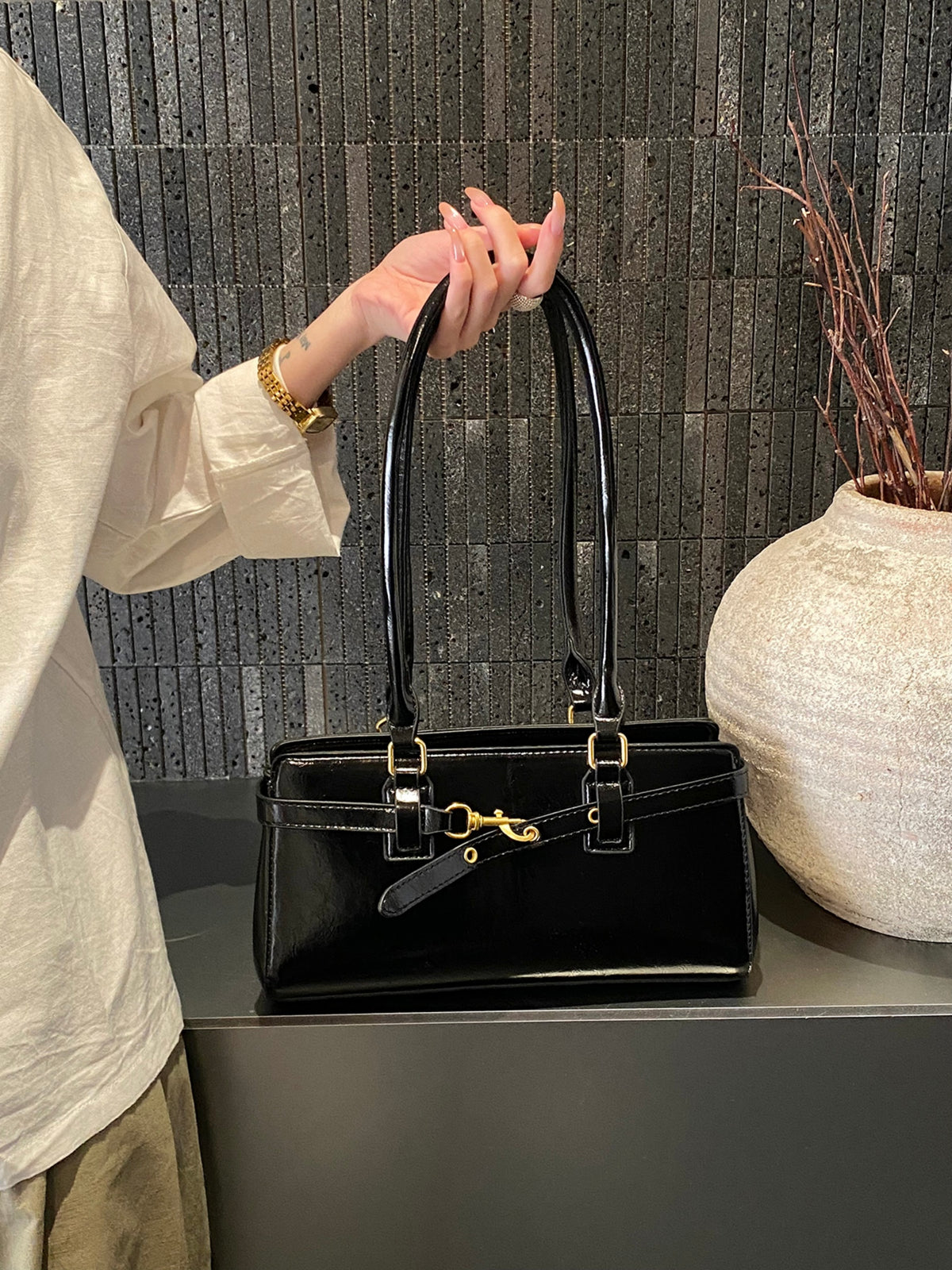 Modern Chic All-Season PU/Artificial Leather/Microfiber Leather Women's Shoulder Bags Other Bags | Color: Black | Image 1