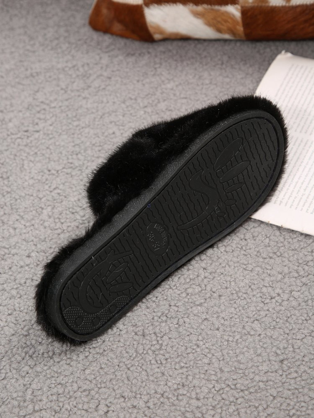 Modern Chic All-Season Cloth / Textile, Others Women's Imitation Fur Slippers | Color: Black | Image 2
